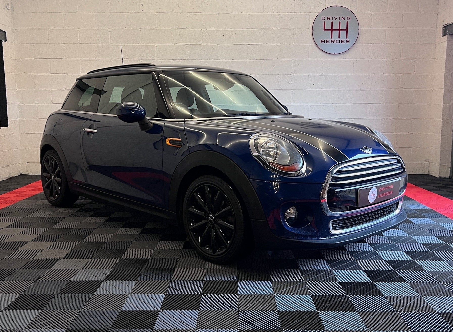 Mini Cooper (F56) - Driving Heroes