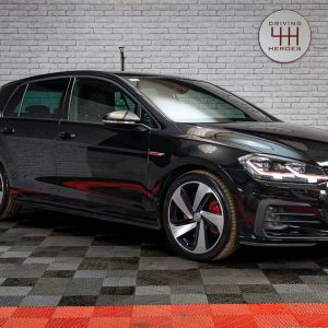 Volkswagen Golf GTI Performance Deep Black