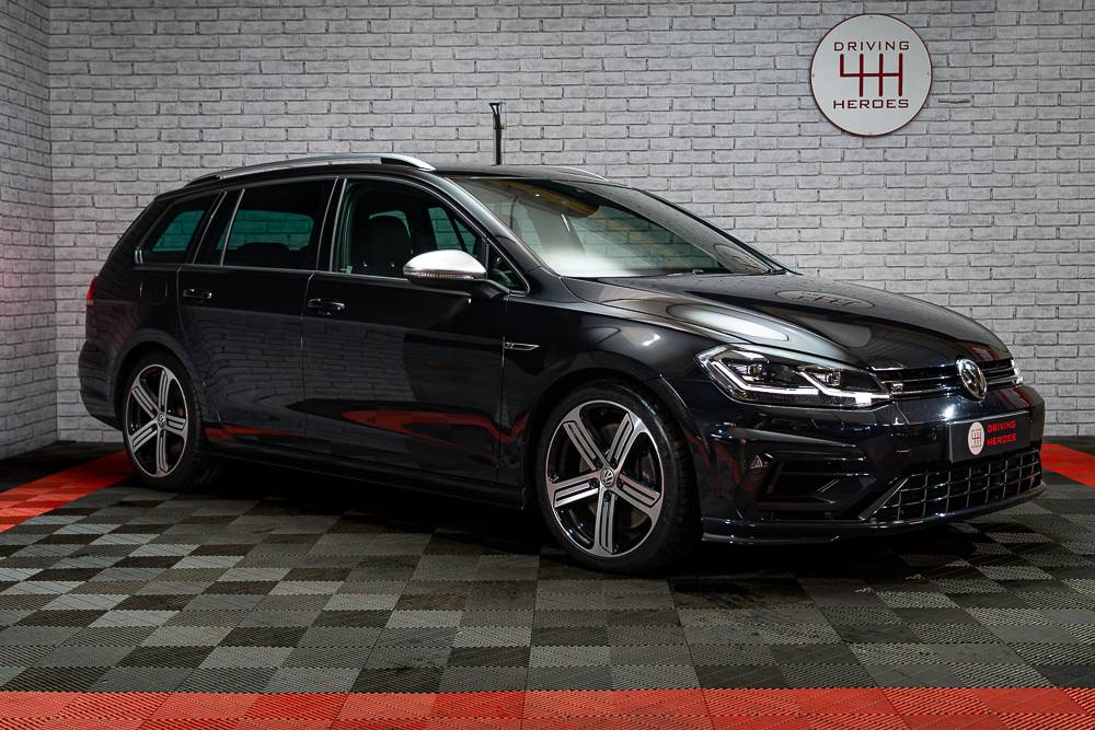 Volkswagen Golf R DSG Estate Deep Black